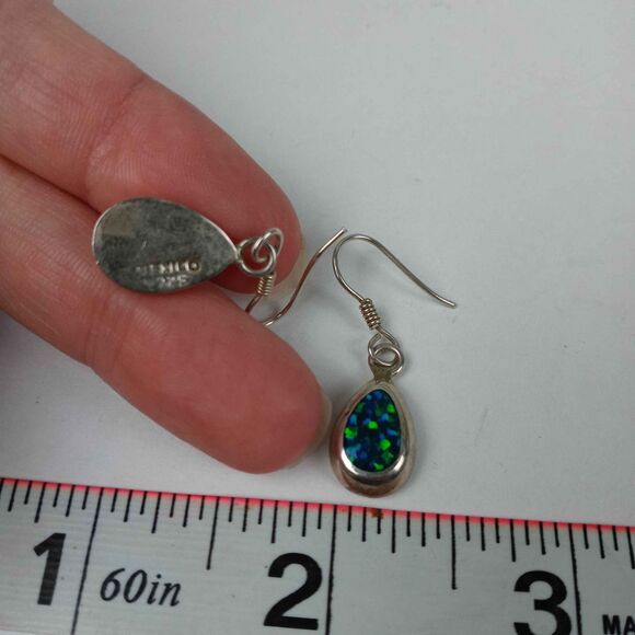 Sterling silver pierced earrings - Picture 3 of 3